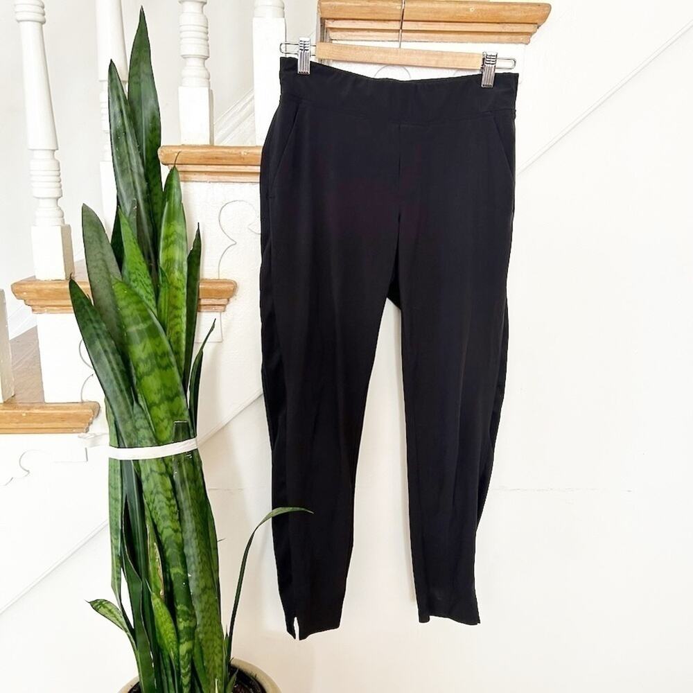Athleta Black Tapered Ankle Slit Ankle Pants Zip Pockets Lightweight Size 2
